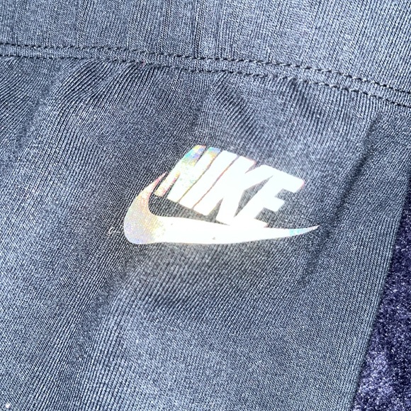 Women’s Nike Leggings - Picture 3 of 4